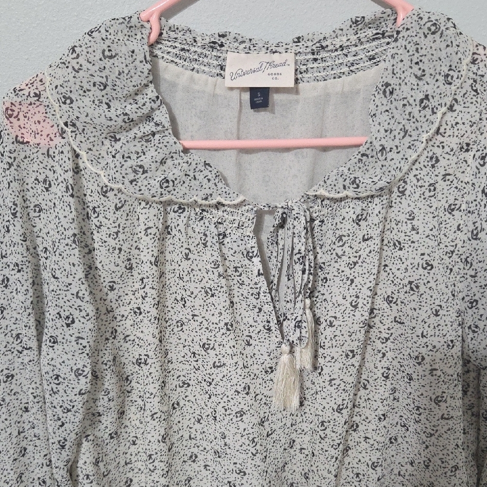 Universal Thread Gray Ruffled Blouse With Peter P… - image 3